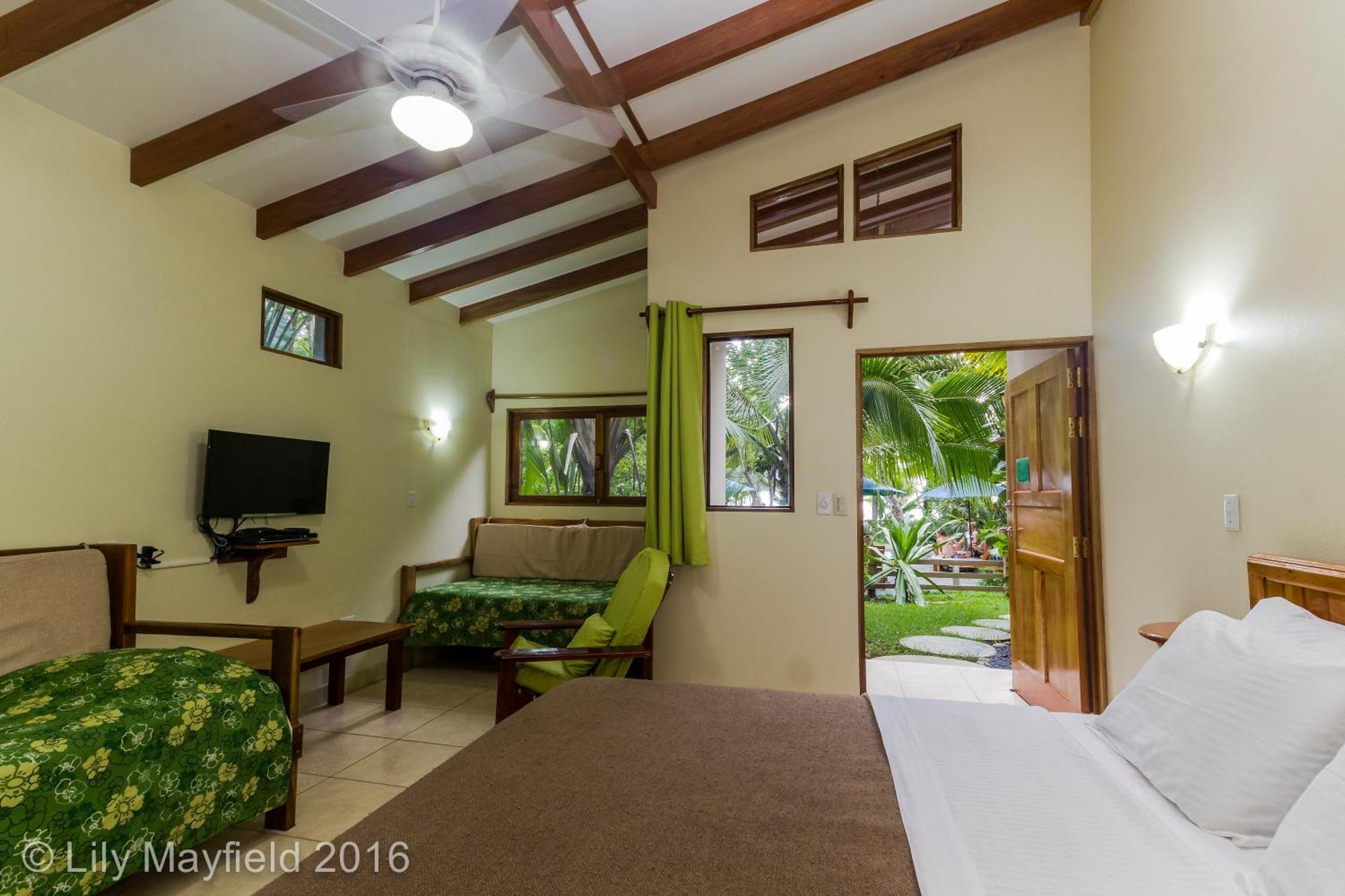 La Ponderosa Hotel ปาโวเนส ภายนอก รูปภาพ