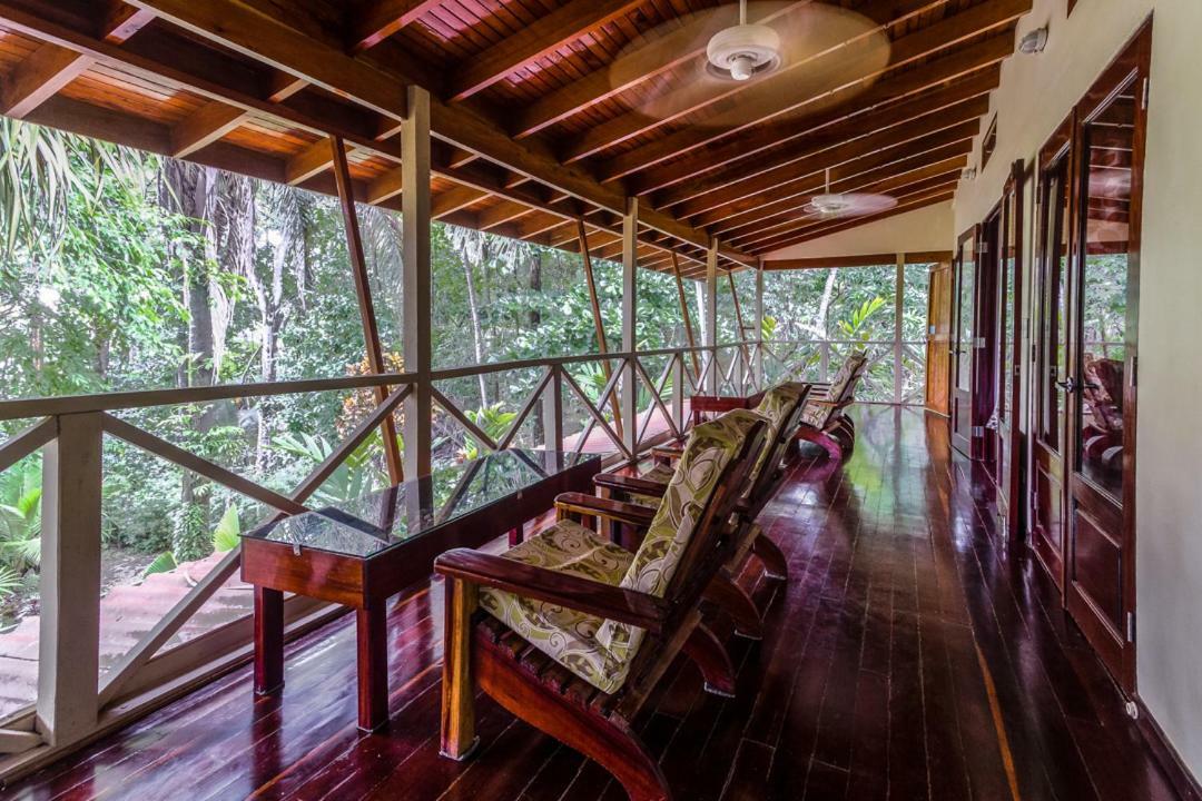 La Ponderosa Hotel ปาโวเนส ภายนอก รูปภาพ